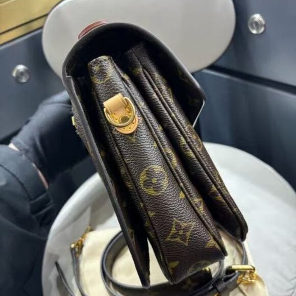 LOUIS VUITTON bag - Picture 4 of 7